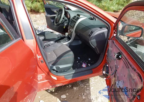 2013 Toyota Corolla S Special Edition z USA, uszkodzony, nr VIN 2T1BU4EE1DC074905